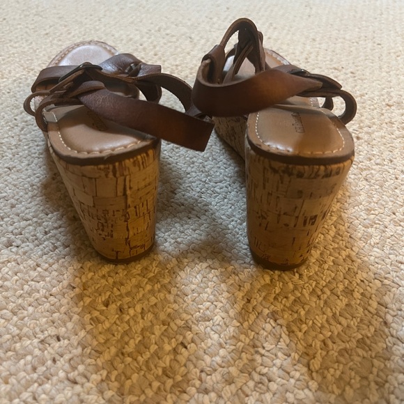 Bass wedge sandals - size 8. - Picture 3 of 3